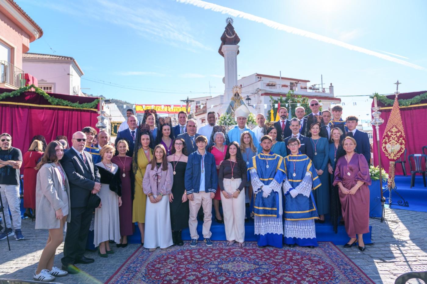 Pizarra vive un día histórico con la bendición del monumento del Triunfo a la Virgen de la Fuensanta 