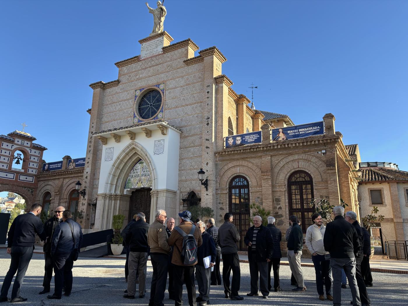 El clero celebra su retiro de Adviento y se felicita la Navidad