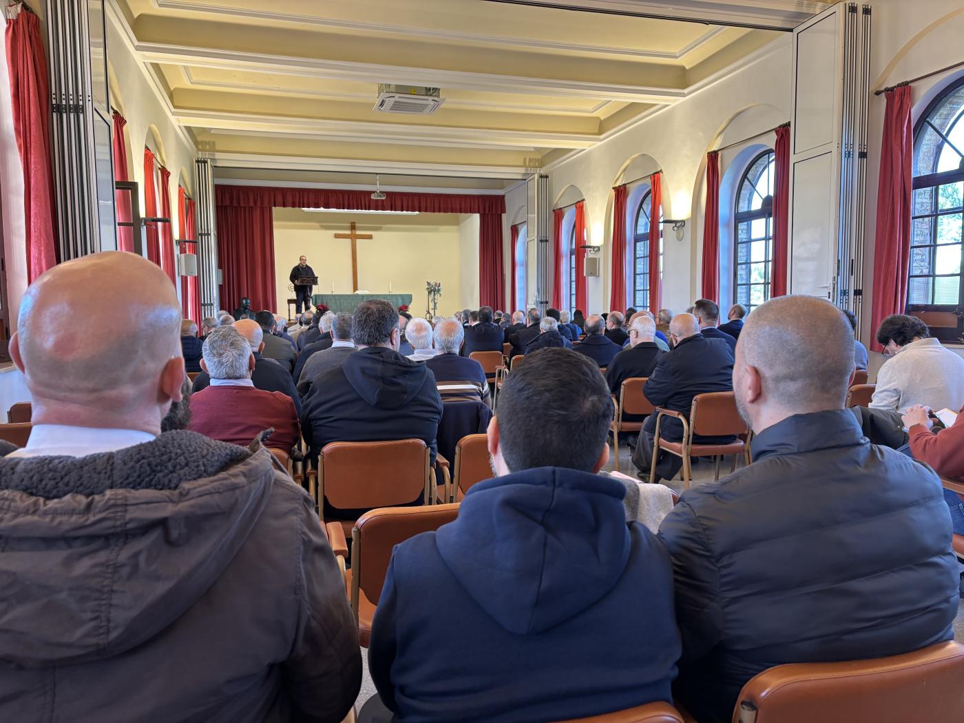 El clero celebra su retiro de Adviento y se felicita la Navidad