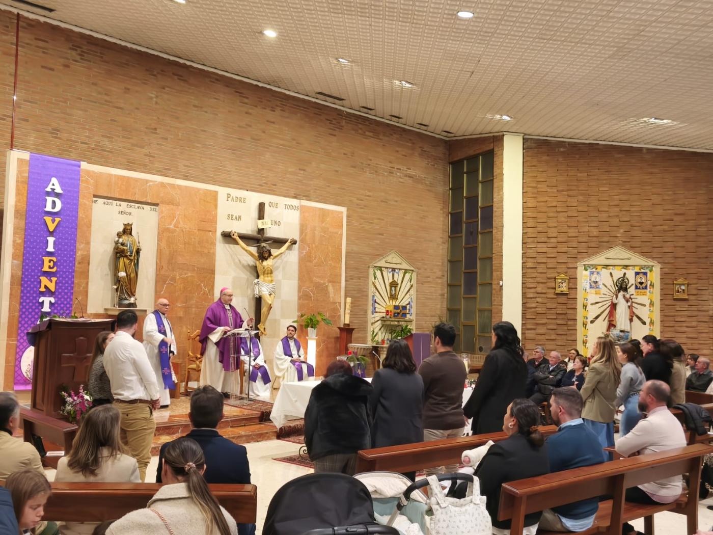 Confirmaciones y visita episcopal a la comunidad dehoniana en San Antonio de Padua