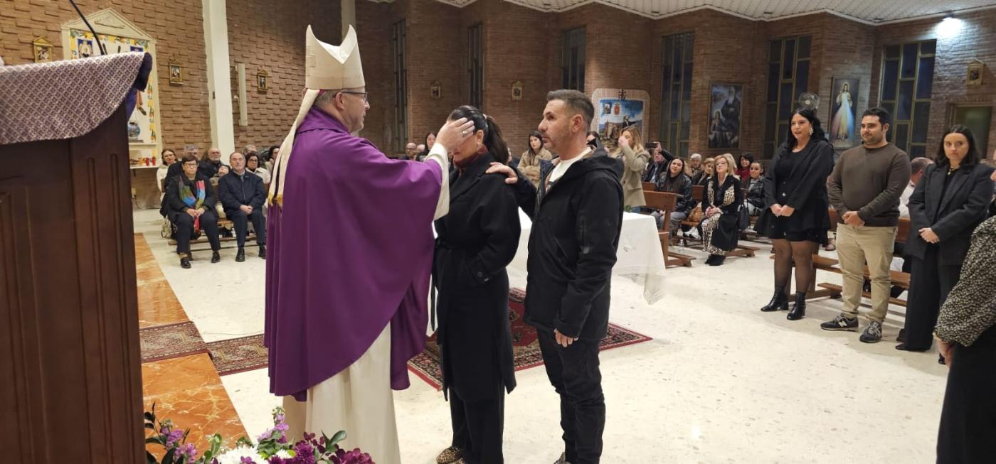 Confirmaciones y visita episcopal a la comunidad dehoniana en San Antonio de Padua