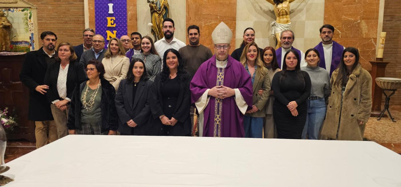 Confirmaciones y visita episcopal a la comunidad dehoniana en San Antonio de Padua