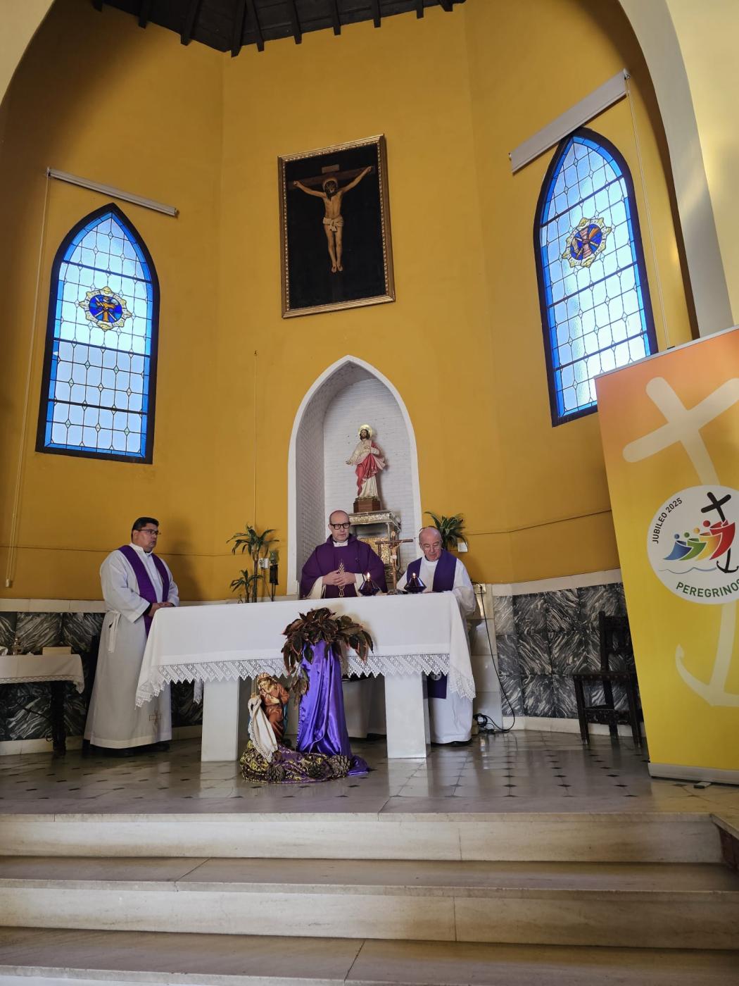 Eucaristía en la capilla del Hospital Marítimo de Torremolinos presidida por Mons. Satué