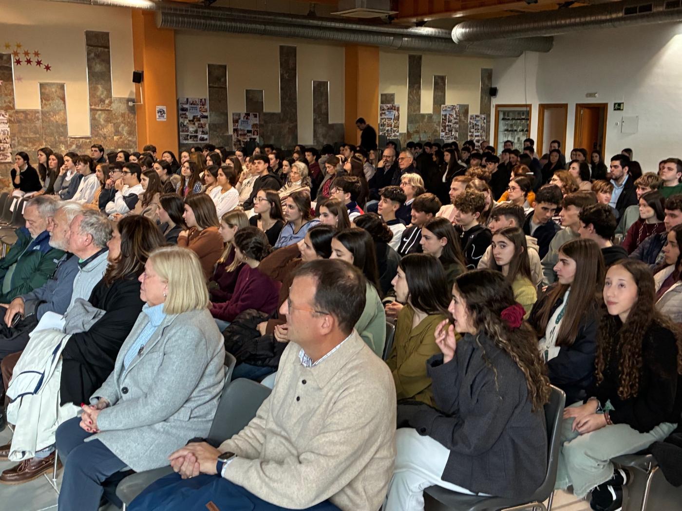 Cientos de jóvenes con corazón compartieron el XV Encuentro Intercolegial