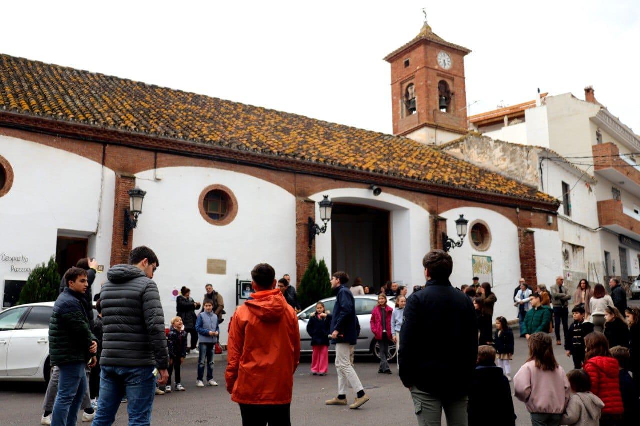 Benamocarra e Iznate reciben la Cruz y el Icono de los jóvenes